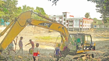 Narail Mayor accused of pond encroachment