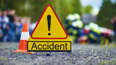 1 dead, 3 injured as bus hits two motorbikes in Dinajpur
