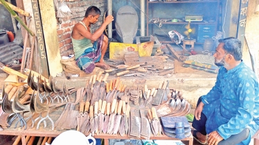 Blacksmiths passing busy time