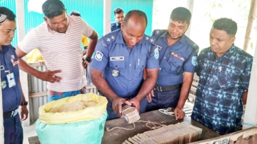 Tk 38 lakh seized from rice sack in Lalmonirhat