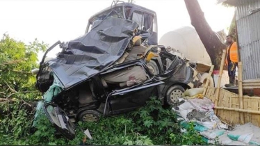 Woman dead, 3 injured as concrete mixer truck hits car in Munshiganj