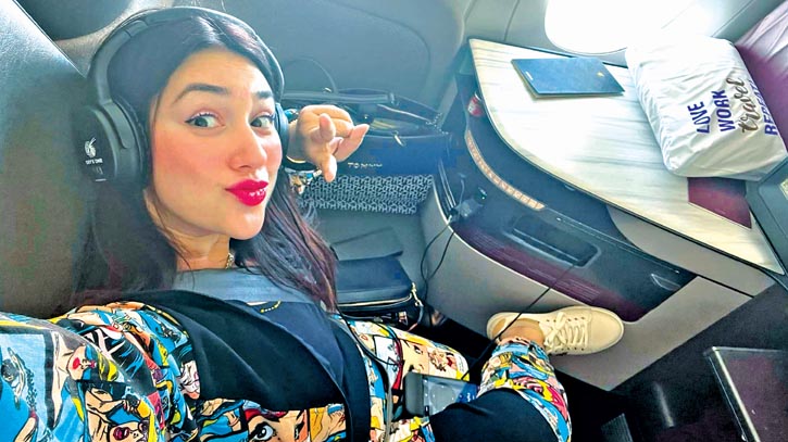 Dhallywood actress Apu Biswas touring in the US Dhallywood actress Apu Biswas touring in the US