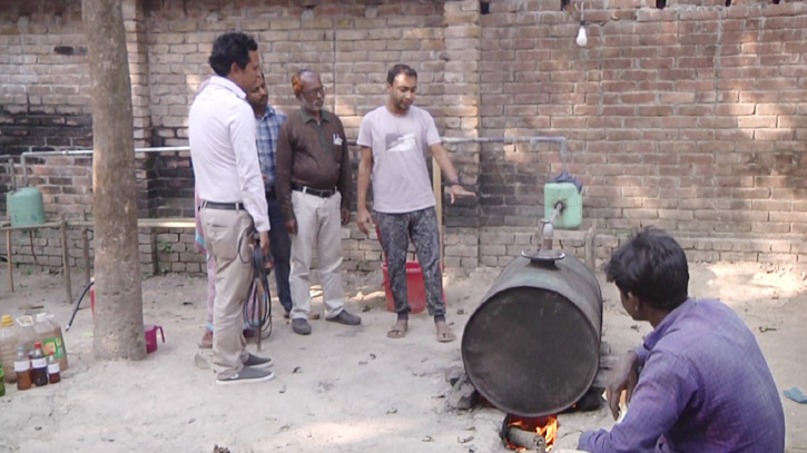 Mazharul turns polythene into fuel Mazharul turns polythene into fuel