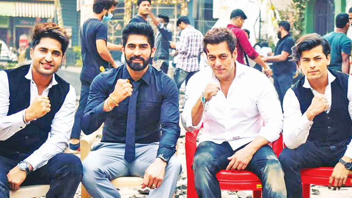 Olympic Medalist Vijender Singh on shooting for ’Kisi Ka Bhai Kisi Ki Jaan’ with Salman Khan Olympic Medalist Vijender Singh on shooting for ’Kisi Ka Bhai Kisi Ki Jaan’ with Salman Khan