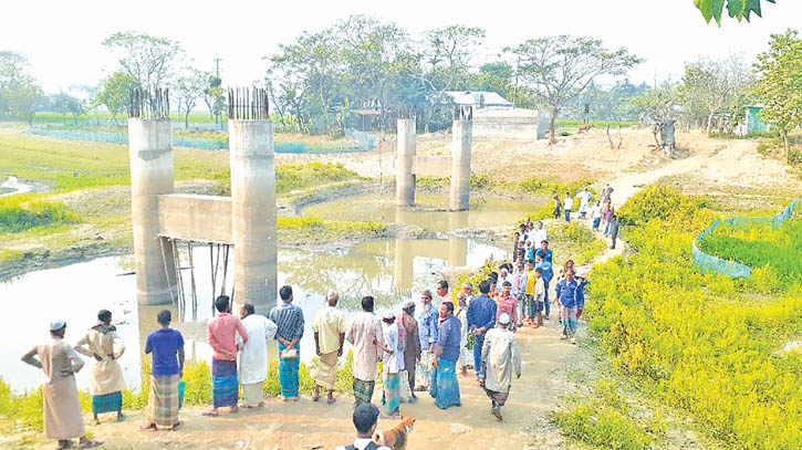 Delayed bridge construction causes immense suffering to commuters