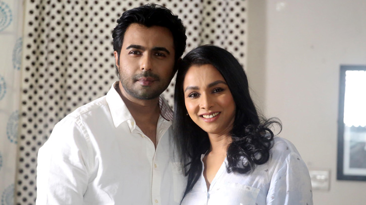 Apurba and Runa paired up after a long hiatus Apurba and Runa paired up after a long hiatus