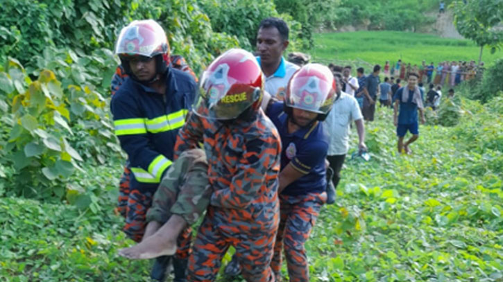 Road accident kills soldier, injuries three others in Bandarban