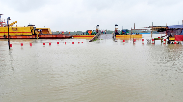 Kalurghat bridge closure triggers monsoon ferry woes Kalurghat bridge closure triggers monsoon ferry woes