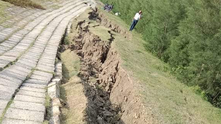  A battle of blame amidst rising waters