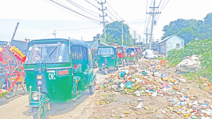 Garbage heap, unbearable traffic irk locals Garbage heap, unbearable traffic irk locals