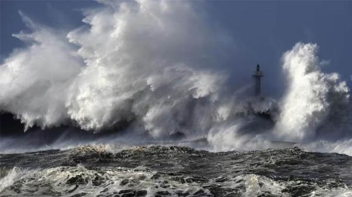Tsunami warning for Vanuatu, after 7.7 magnitude earthquake shakes far Pacific