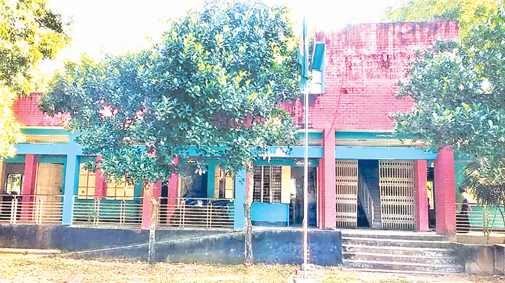 Manpower, infrastructure crisis hit primary school Manpower, infrastructure crisis hit primary school