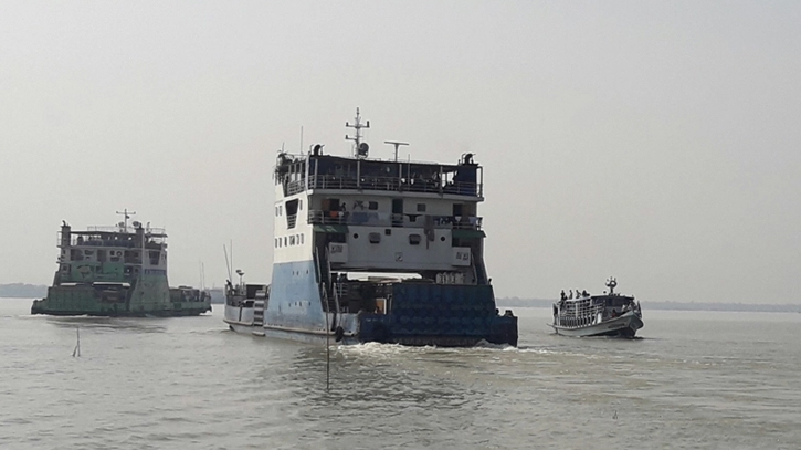 Daulatdia-Paturia ferry services resume after 7hrs