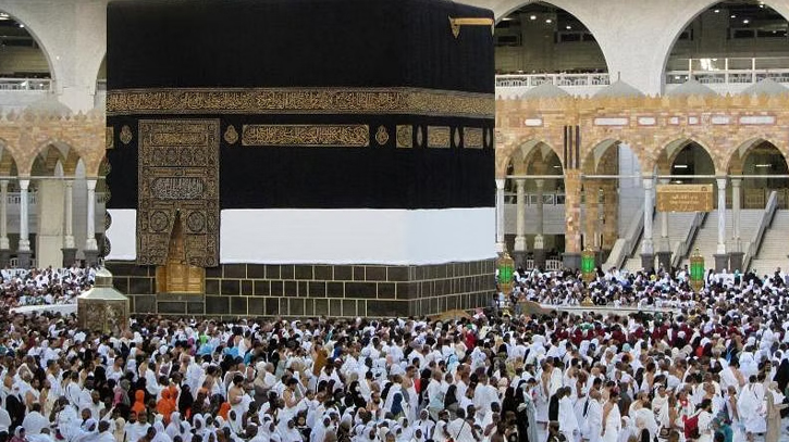 Huge crowds circle Kaaba as hajj begins in Saudi heat Huge crowds circle Kaaba as hajj begins in Saudi heat