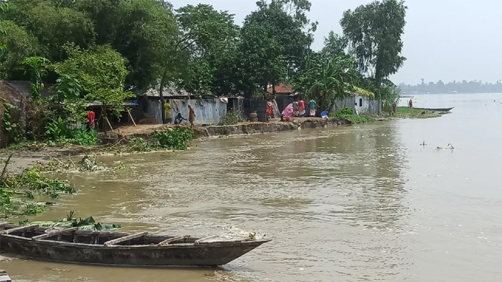 Teesta bank erosion : Fear of losing homes grips locals