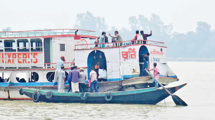 Passengers suffer at launch terminal for lack of pontoon