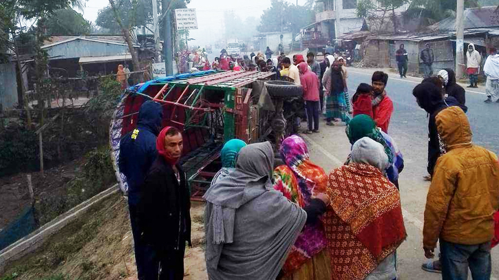 Couple dead in Natore road accident