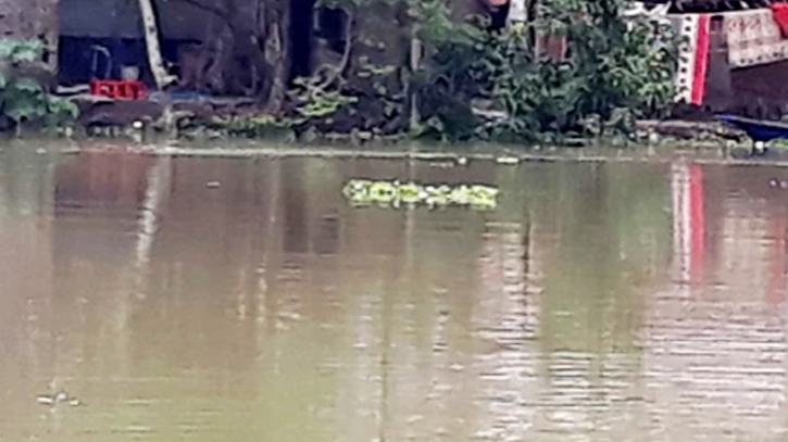1500 families stranded as embankment collapses in Naogaon