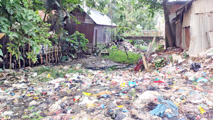 Pollution, encroachments choke Kalandi Canal Pollution, encroachments choke Kalandi Canal
