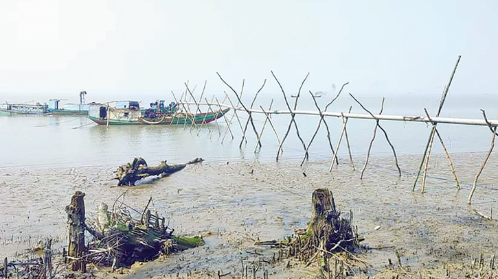 Illegal sand extraction threatens river ecosystems Illegal sand extraction threatens river ecosystems