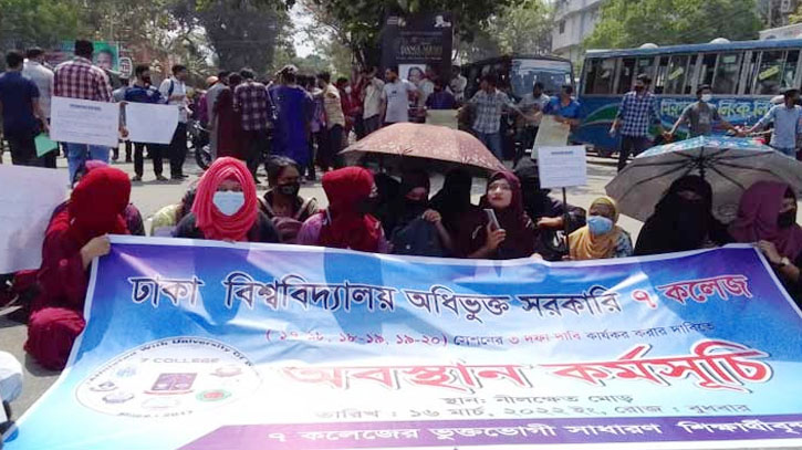 Promote us, demand DU students by blocking busy Dhaka crossing