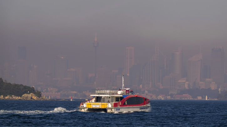 Sydney blanketed by smoke for a 4th day due to hazard reduction burning Sydney blanketed by smoke for a 4th day due to hazard reduction burning