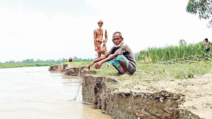 Lifeline Teesta turns curse for the people of Lalmonirhat  