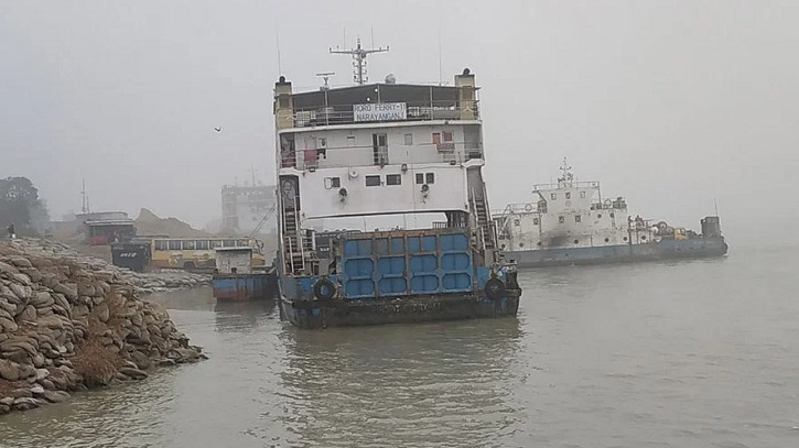 সাড়ে ৮ ঘণ্টা পর দৌলতদিয়া-পাটুরিয়ায় ফেরি চলাচল শুরু সাড়ে ৮ ঘণ্টা পর দৌলতদিয়া-পাটুরিয়ায় ফেরি চলাচল শুরু