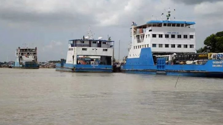 ৩ ঘণ্টা পর দৌলতদিয়া-পাটুরিয়া নৌরুটে ফেরি চলাচল শুরু