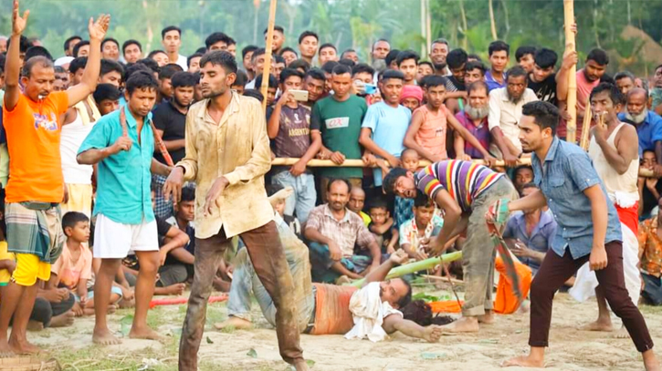 গাইবান্ধায় তন্ত্র-মন্ত্রের পাতা খেলা দেখতে দর্শকদের উপচে পড়া ভিড় গাইবান্ধায় তন্ত্র-মন্ত্রের পাতা খেলা দেখতে দর্শকদের উপচে পড়া ভিড়