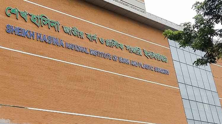 নারায়ণগঞ্জে একই পরিবারের দগ্ধ ৫ জনের মধ্যে বাবা মেয়ের মৃত্যু নারায়ণগঞ্জে একই পরিবারের দগ্ধ ৫ জনের মধ্যে বাবা মেয়ের মৃত্যু