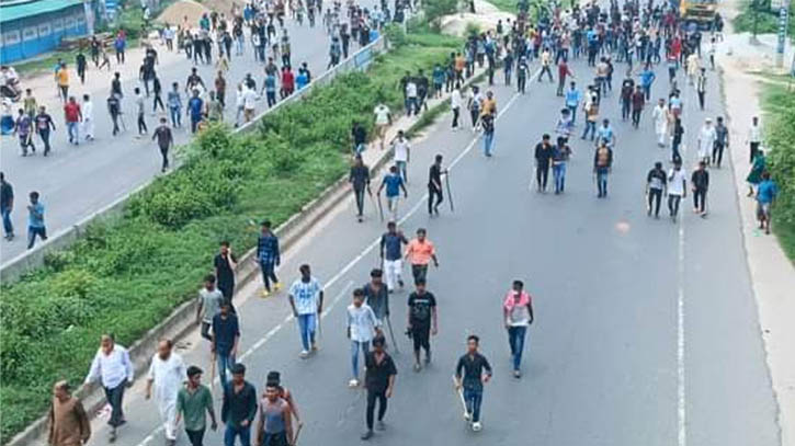 আওয়ামী লীগের দুই পক্ষের সংঘর্ষ, ঢাকা-চট্টগ্রাম মহাসড়ক বন্ধ আওয়ামী লীগের দুই পক্ষের সংঘর্ষ, ঢাকা-চট্টগ্রাম মহাসড়ক বন্ধ