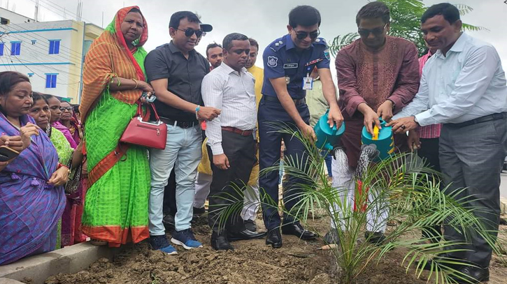 ‘গ্রীণ নাটোর’ কর্মসূচির কার্যক্রম শুরু ‘গ্রীণ নাটোর’ কর্মসূচির কার্যক্রম শুরু