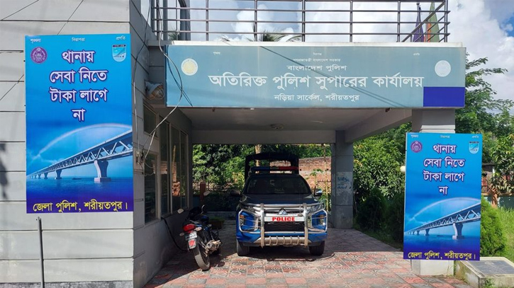জামিনে থাকা আসামীকে নির্যাতন, অতিরিক্ত পুলিশ সুপার সাময়িক বরখাস্ত জামিনে থাকা আসামীকে নির্যাতন, অতিরিক্ত পুলিশ সুপার সাময়িক বরখাস্ত
