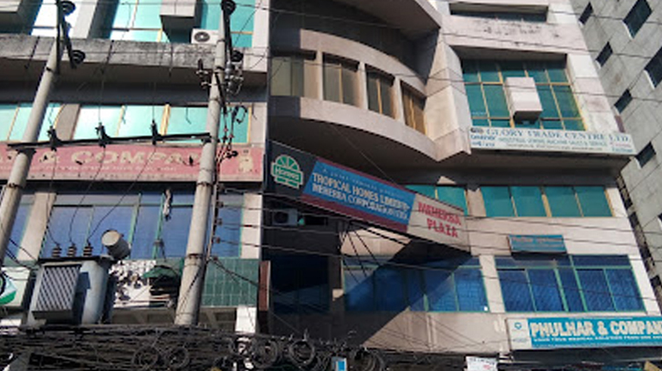 তোপখানা রোডের মেহেরাব প্লাজার আগুন নিয়ন্ত্রণে তোপখানা রোডের মেহেরাব প্লাজার আগুন নিয়ন্ত্রণে