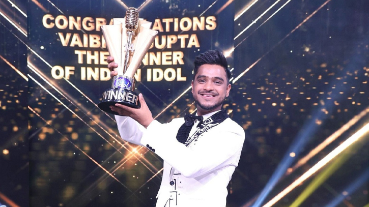 এবার ইন্ডিয়ান আইডলের ট্রফি জিতলেন কানপুরের বৈভব এবার ইন্ডিয়ান আইডলের ট্রফি জিতলেন কানপুরের বৈভব