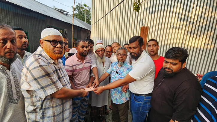 ছাত্র আন্দোলনে কুমিল্লার ৩ শহীদ পরিবারকে আর্থিক সহায়তা ছাত্র আন্দোলনে কুমিল্লার ৩ শহীদ পরিবারকে আর্থিক সহায়তা