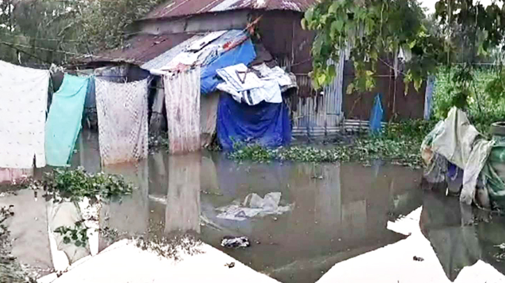 সুনামগঞ্জের নীচু এলাকার পানিবন্দী ৯ লাখ মানুষ দুর্ভোগে সুনামগঞ্জের নীচু এলাকার পানিবন্দী ৯ লাখ মানুষ দুর্ভোগে