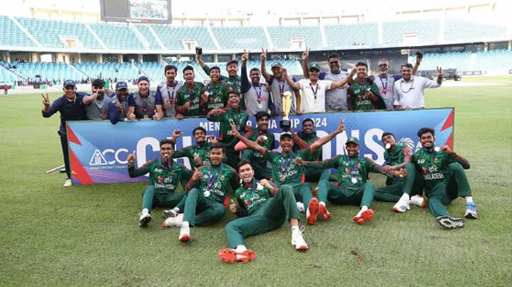 ভারতকে কাঁদিয়ে যুব এশিয়া কাপের শিরোপা বাংলাদেশের ভারতকে কাঁদিয়ে যুব এশিয়া কাপের শিরোপা বাংলাদেশের
