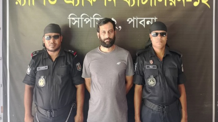 সাবেক ভূমি মন্ত্রীর ছেলে অস্ত্র ও মাদক সহ গ্রেপ্তার সাবেক ভূমি মন্ত্রীর ছেলে অস্ত্র ও মাদক সহ গ্রেপ্তার