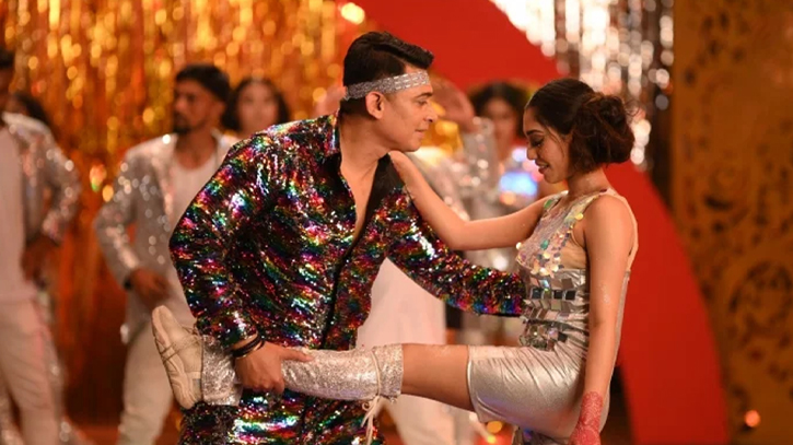 ‘ডিগবাজি’ নয় এবার জায়েদ খানের আকর্ষণ ‘বিড়ি’ ‘ডিগবাজি’ নয় এবার জায়েদ খানের আকর্ষণ ‘বিড়ি’