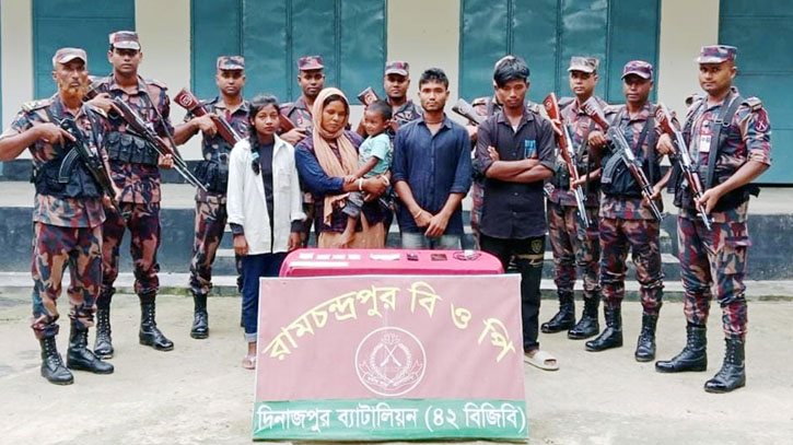 অবৈধভাবে ভারতে পালানোর চেষ্টা, শিশুসহ আটক ৫ অবৈধভাবে ভারতে পালানোর চেষ্টা, শিশুসহ আটক ৫