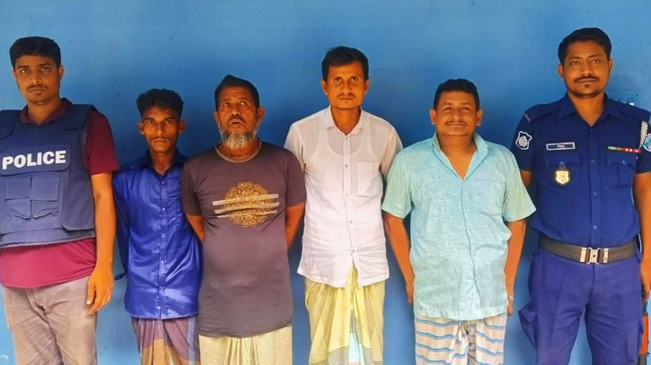 হাতিয়ায় পরোয়ানাভূক্ত ৪ আসামী গ্রেপ্তার হাতিয়ায় পরোয়ানাভূক্ত ৪ আসামী গ্রেপ্তার