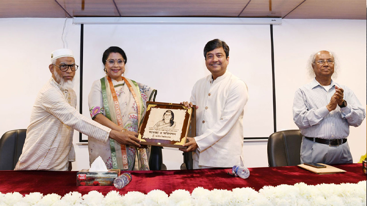 রেজওয়ানা চৌধুরী বন্যাকে সম্মাননা জানাল জাতীয় বিশ্ববিদ্যালয় রেজওয়ানা চৌধুরী বন্যাকে সম্মাননা জানাল জাতীয় বিশ্ববিদ্যালয়