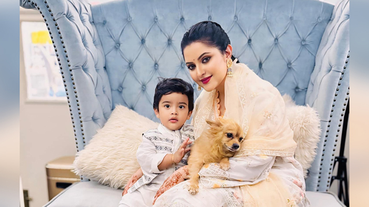 ঈদে শুভ্রতা ছড়ালেন পরী ঈদে শুভ্রতা ছড়ালেন পরী