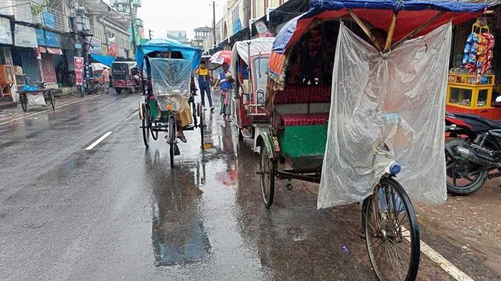 আগাম শীতের আমেজ অনুভুত; বৃষ্টিতে বিপাকে নিম্ন আয়ের মানুষ আগাম শীতের আমেজ অনুভুত; বৃষ্টিতে বিপাকে নিম্ন আয়ের মানুষ