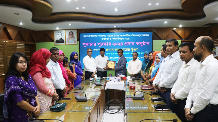 শুদ্ধাচার পুরস্কার পেলেন নলডাঙ্গার ইউএনও শুদ্ধাচার পুরস্কার পেলেন নলডাঙ্গার ইউএনও