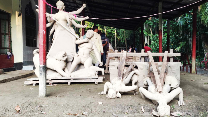 রামগঞ্জে মন্দিরের প্রতিমা ভাংচুর, আটক ৪ রামগঞ্জে মন্দিরের প্রতিমা ভাংচুর, আটক ৪