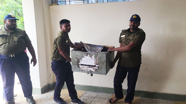 কেরু চিনিকলে টেন্ডার বাক্স ছিনতাই ভাংচুরের ঘটনায় মামলা কেরু চিনিকলে টেন্ডার বাক্স ছিনতাই ভাংচুরের ঘটনায় মামলা