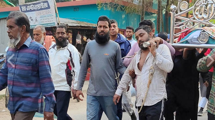 প্যারোলে মুক্তি নিয়ে মায়ের দাফনে চুয়াডাঙ্গা পৌর ছাত্রলীগ নেতা জাহাঙ্গীর প্যারোলে মুক্তি নিয়ে মায়ের দাফনে চুয়াডাঙ্গা পৌর ছাত্রলীগ নেতা জাহাঙ্গীর